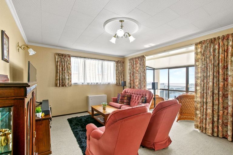 Photo of property in 10b South Road, Moturoa, New Plymouth, 4310