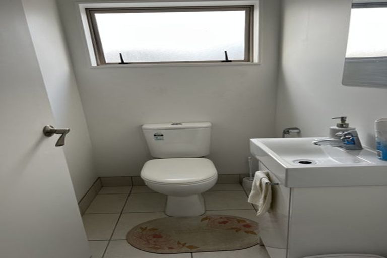 Photo of property in 13 Merlot Way, Te Atatu South, Auckland, 0610