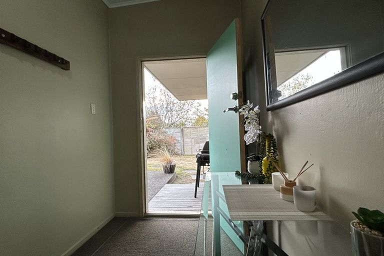 Photo of property in 1/12 Gradwell Place, Two Mile Bay, Taupo, 3330