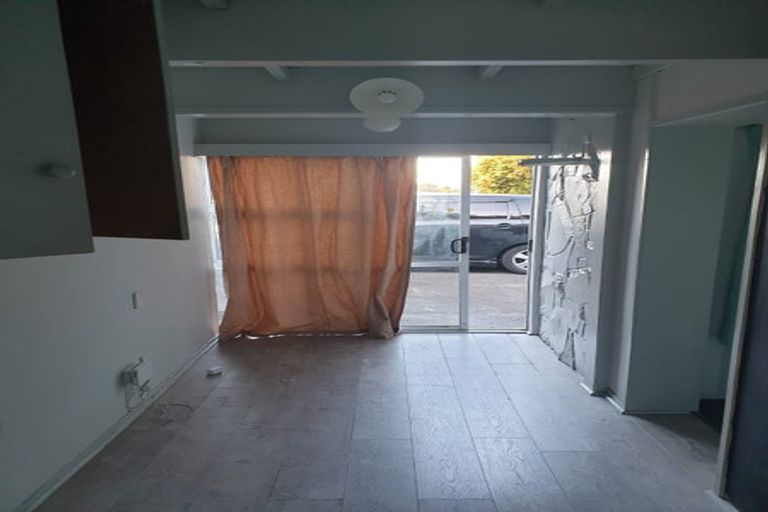 Photo of property in 40 West Coast Road, Glen Eden, Auckland, 0602