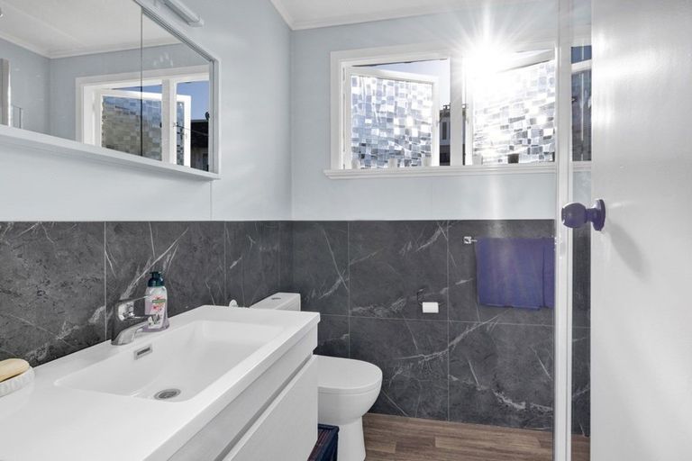 Photo of property in 62 Crownhill Street, Spotswood, New Plymouth, 4310