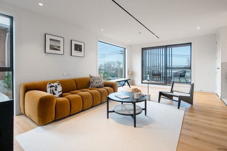 Photo of property in 2a Rangitoto Terrace, Milford, Auckland, 0620