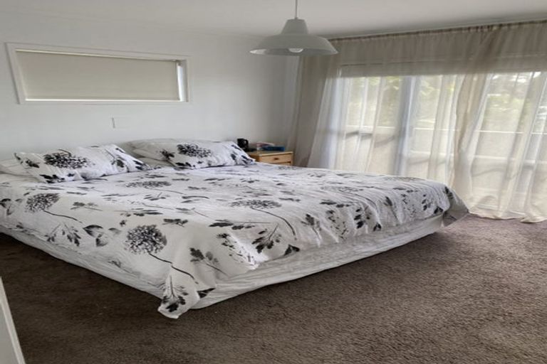 Photo of property in 2 Cooper Road, Stanmore Bay, Whangaparaoa, 0932