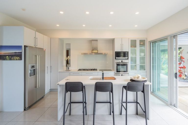 Photo of property in 18 Olliver Grove, Waikanae Beach, Waikanae, 5036