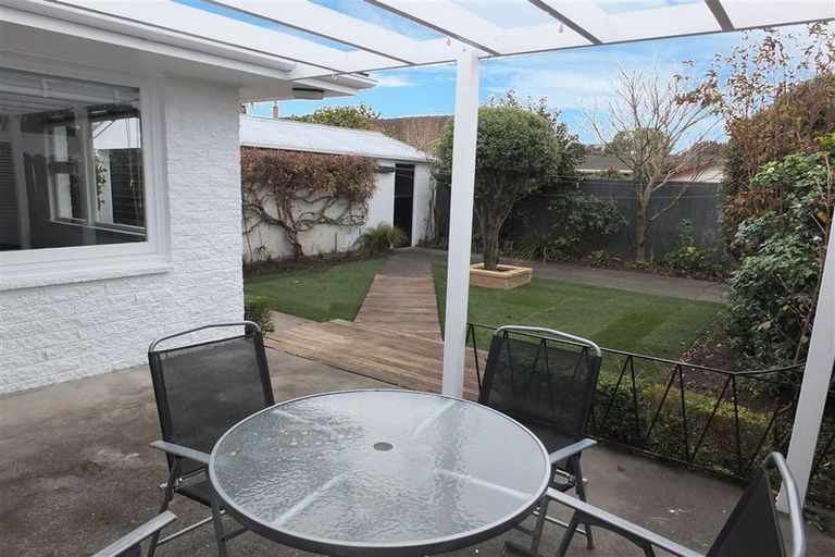 Photo of property in 2/4 Molesworth Place, Somerfield, Christchurch, 8024