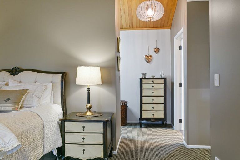 Photo of property in 6 Abergeldie Way, Cambridge, 3434