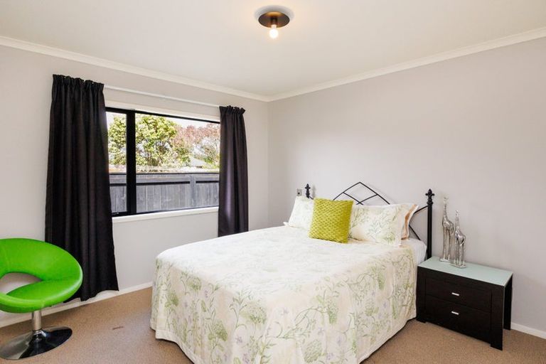 Photo of property in 38 Johnstone Drive, Fitzherbert, Palmerston North, 4410