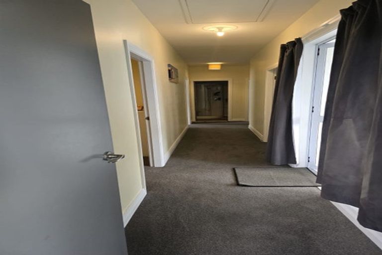 Photo of property in 80 Queens Drive, Lyall Bay, Wellington, 6022