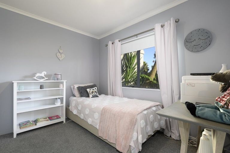 Photo of property in 1 Lysaght Place, Welcome Bay, Tauranga, 3112