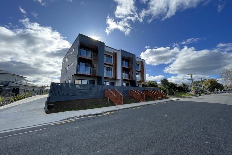 Photo of property in 13a Glendhu Road, Bayview, Auckland, 0629