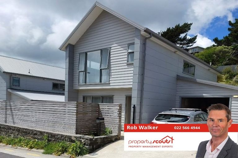 Photo of property in 10 Brindle Way, Newlands, Wellington, 6037