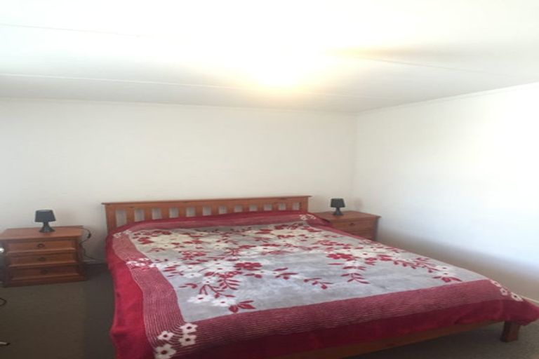 Photo of property in 19 Sunhaven Avenue, Glenfield, Auckland, 0629