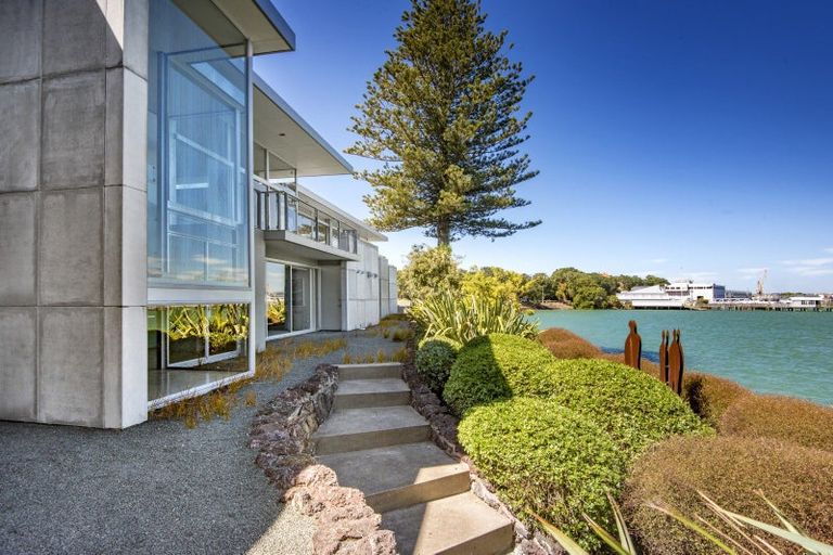 Photo of property in 9 Stanley Point Road, Stanley Point, Auckland, 0624