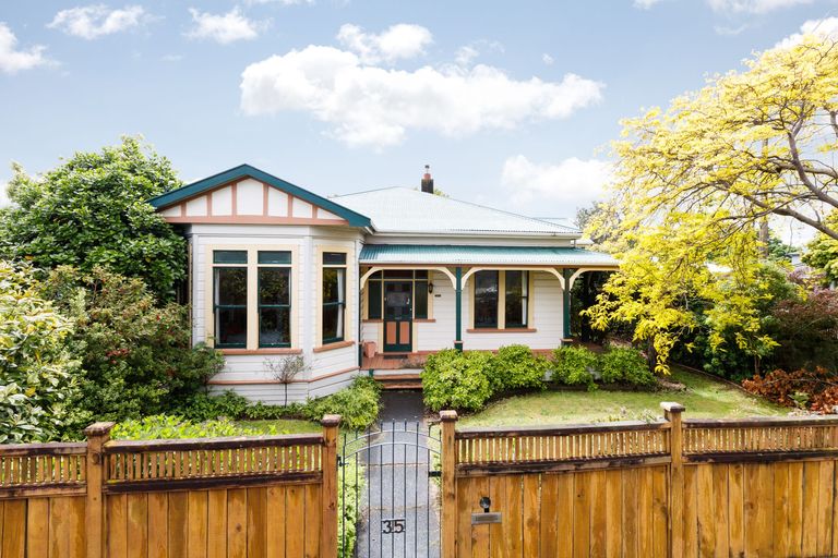 Photo of property in 35 Fitzroy Street, Terrace End, Palmerston North, 4410