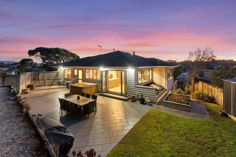 Photo of property in 14 Nugget Grove, Raumati Beach, Paraparaumu, 5032