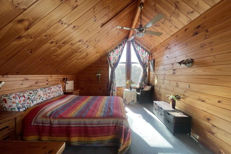 Photo of property in 2/28 Knightsbridge Drive, Forrest Hill, Auckland, 0620