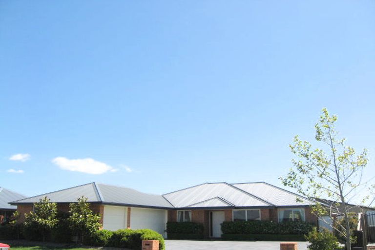 Photo of property in 77 Coolspring Way, Redwood, Christchurch, 8051