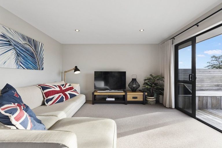 Photo of property in 28 The Close, Greenhithe, Auckland, 0632