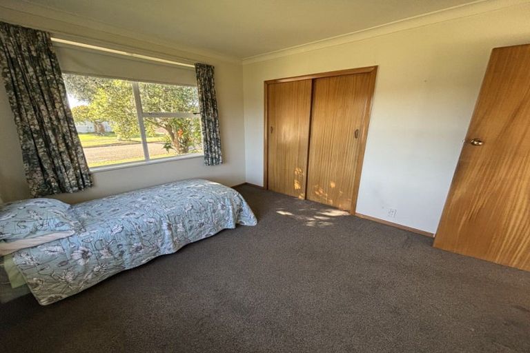 Photo of property in 3 Hollows Crescent, Takaro, Palmerston North, 4412