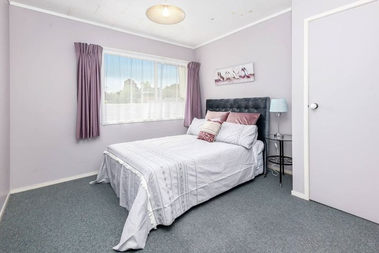 Photo of property in 2/11 Imogene Way, Half Moon Bay, Auckland, 2012