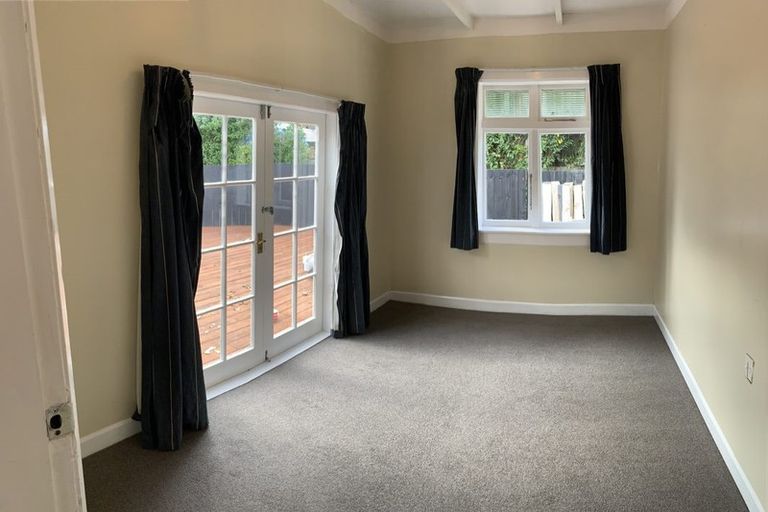 Photo of property in 19 Knowles Street, Terrace End, Palmerston North, 4410