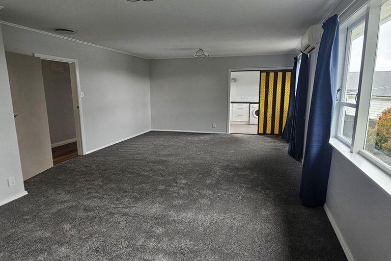 Photo of property in 81a Black Rock Road, Newlands, Wellington, 6037