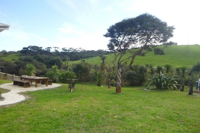 Photo of property in 32 Taiapa Road, Muriwai, Waimauku, 0881