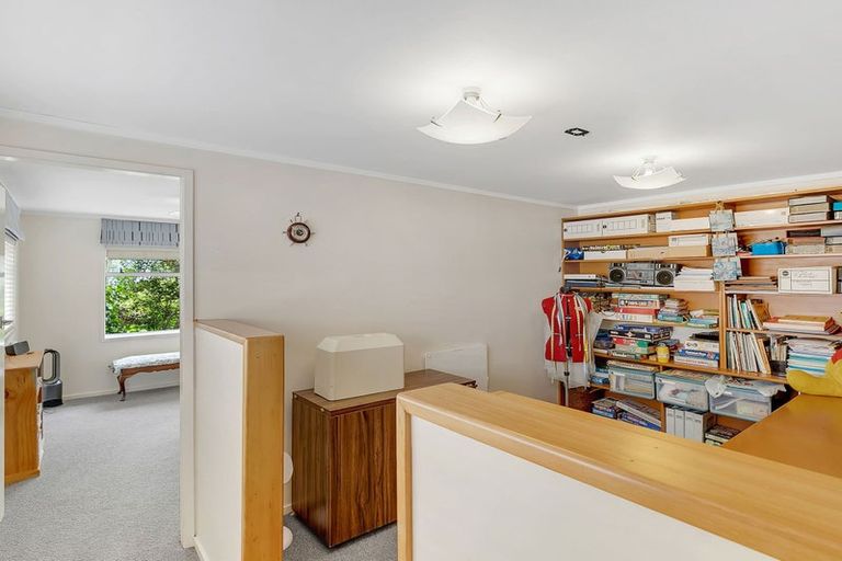 Photo of property in 4 Ranui Terrace, Tawa, Wellington, 5028