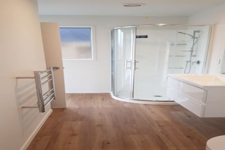 Photo of property in 1 Selkirk Lane, Hamilton Lake, Hamilton, 3204