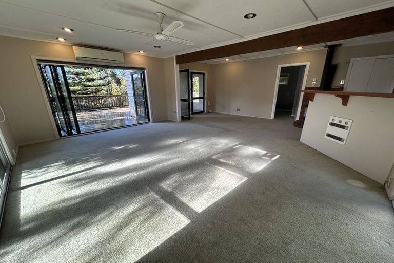 Photo of property in 223 Woodlands Park Road, Titirangi, Auckland, 0604