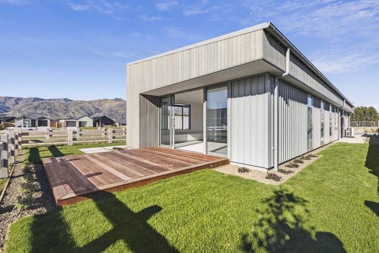 Photo of property in 146 Burdon Loop, Lake Hawea, 9382