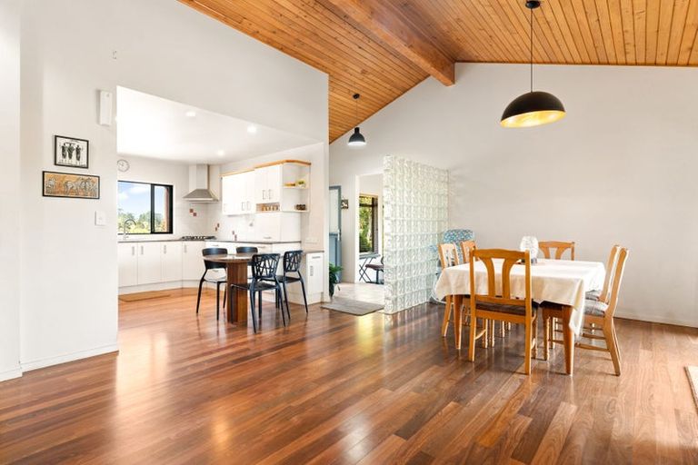 Photo of property in 103 Awa Road, Kumeu, 0891