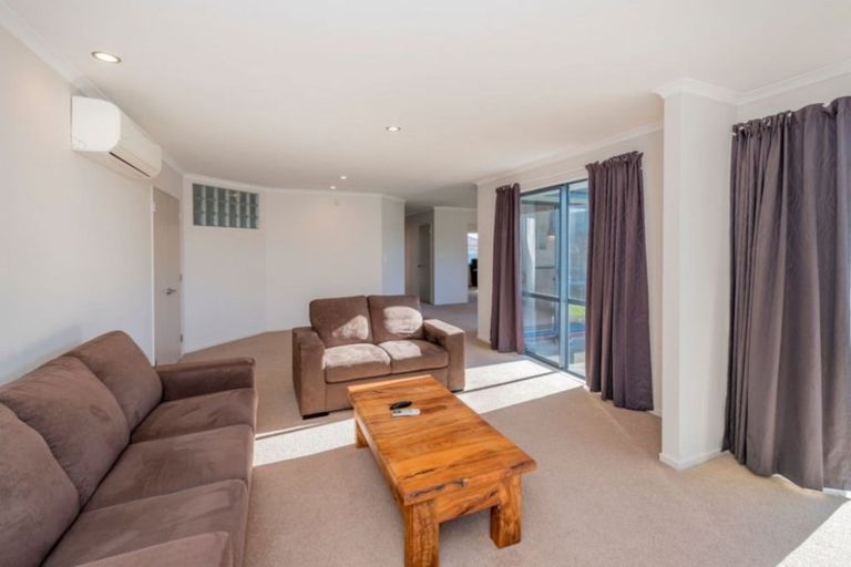 Photo of property in 4 Barry Curtis Place, Levin, 5510