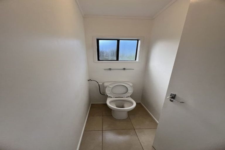 Photo of property in 1/4 Braund Place, Glenfield, Auckland, 0629