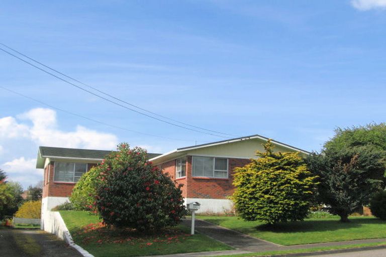 Photo of property in 100 Iles Road, Lynmore, Rotorua, 3010