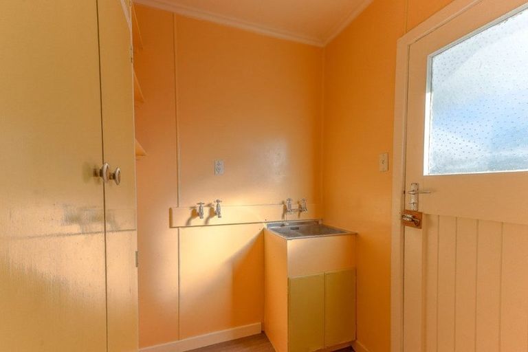 Photo of property in 5 Ngahina Street, Marton, 4710