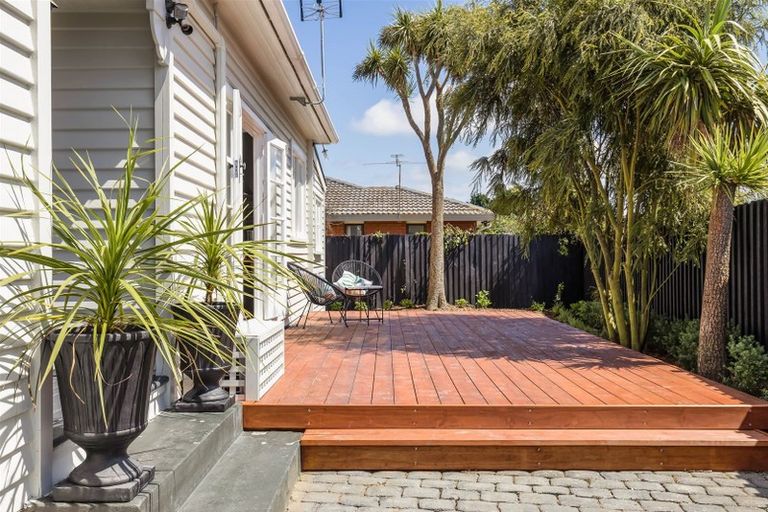 Photo of property in 20 Aorangi Road, Bryndwr, Christchurch, 8053