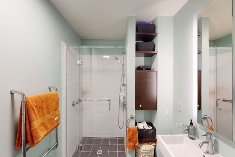 Photo of property in Montreaux Apartments, 1b/164 The Terrace, Wellington Central, Wellington, 6011