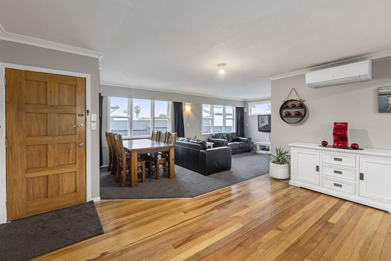 Photo of property in 41 Karaka Crescent, Levin, 5510