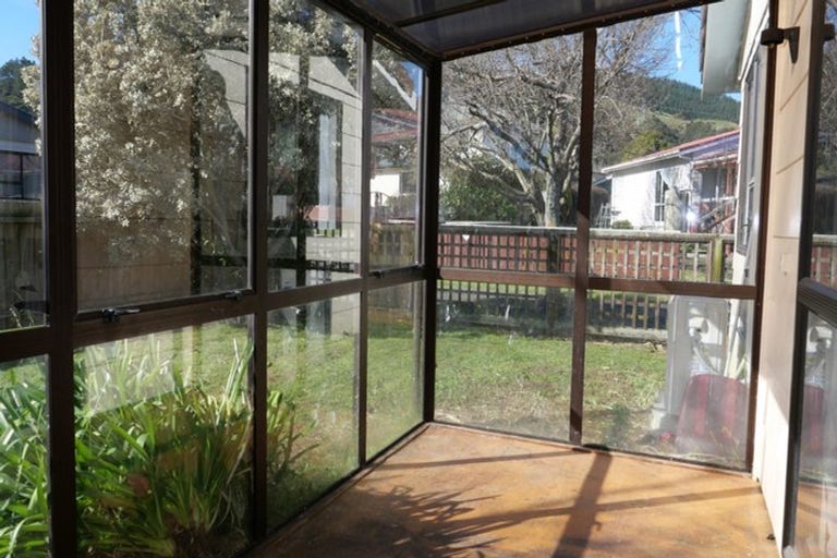 Photo of property in 13 Redwood Close, Paraparaumu, 5032