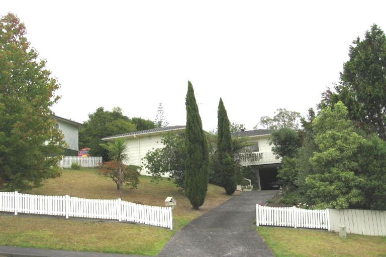 Photo of property in 8 Juniper Road, Sunnynook, Auckland, 0620