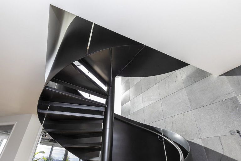 Photo of property in 15 Omeo Crescent, Redcliffs, Christchurch, 8081