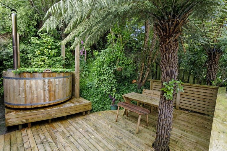 Photo of property in 145a Pinehaven Road, Pinehaven, Upper Hutt, 5019