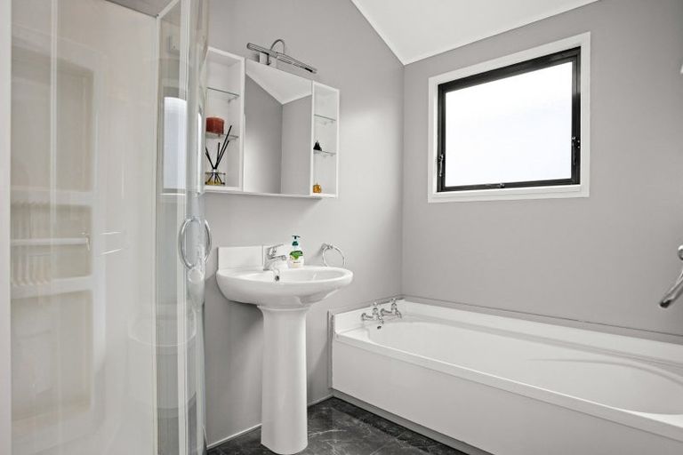 Photo of property in 37 Hikanui Drive, Havelock North, 4130