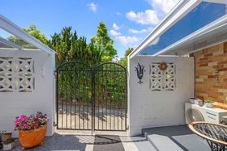 Photo of property in 319 Don Buck Road, Massey, Auckland, 0614