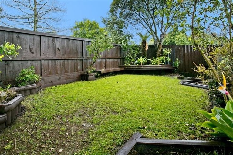 Photo of property in 15 Sequoia Place, Sunnynook, Auckland, 0620