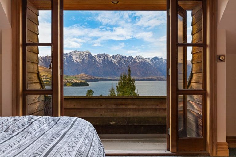 Photo of property in 8 Aspen Grove, Fernhill, Queenstown, 9300