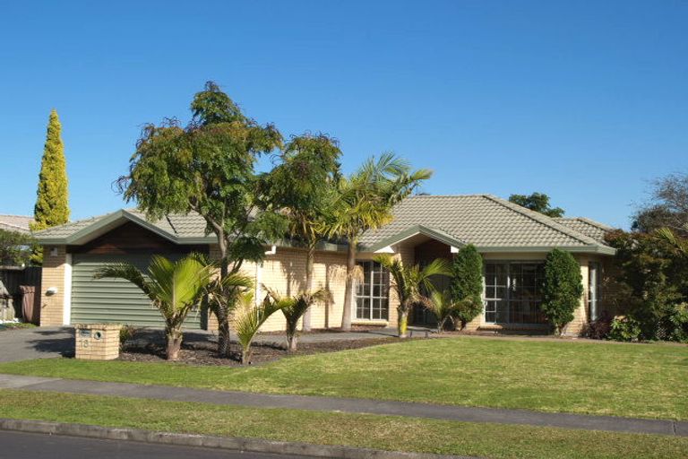 Photo of property in 18 Matterhorn Crescent, Northpark, Auckland, 2013