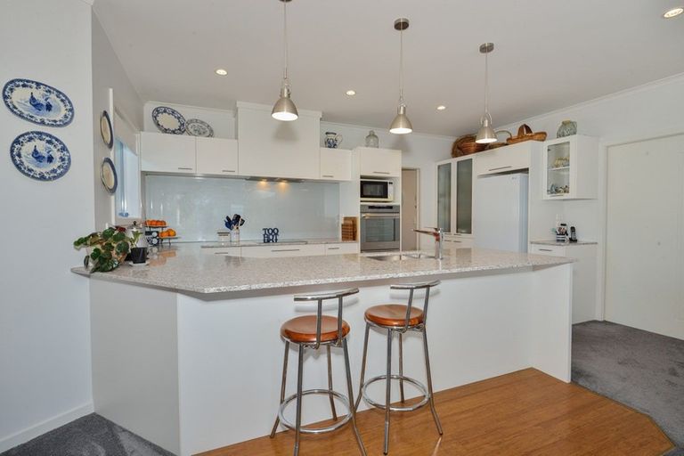 Photo of property in 24 Charteris Rise, Riverdale, Gisborne, 4010