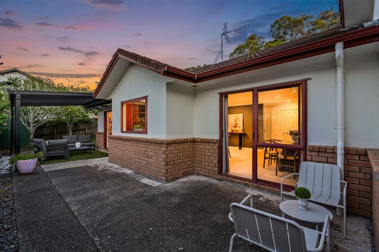 Photo of property in 90a Colwill Road, Massey, Auckland, 0614